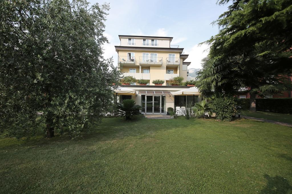Hotel Villa Verde Torbole Sul Garda Exterior foto